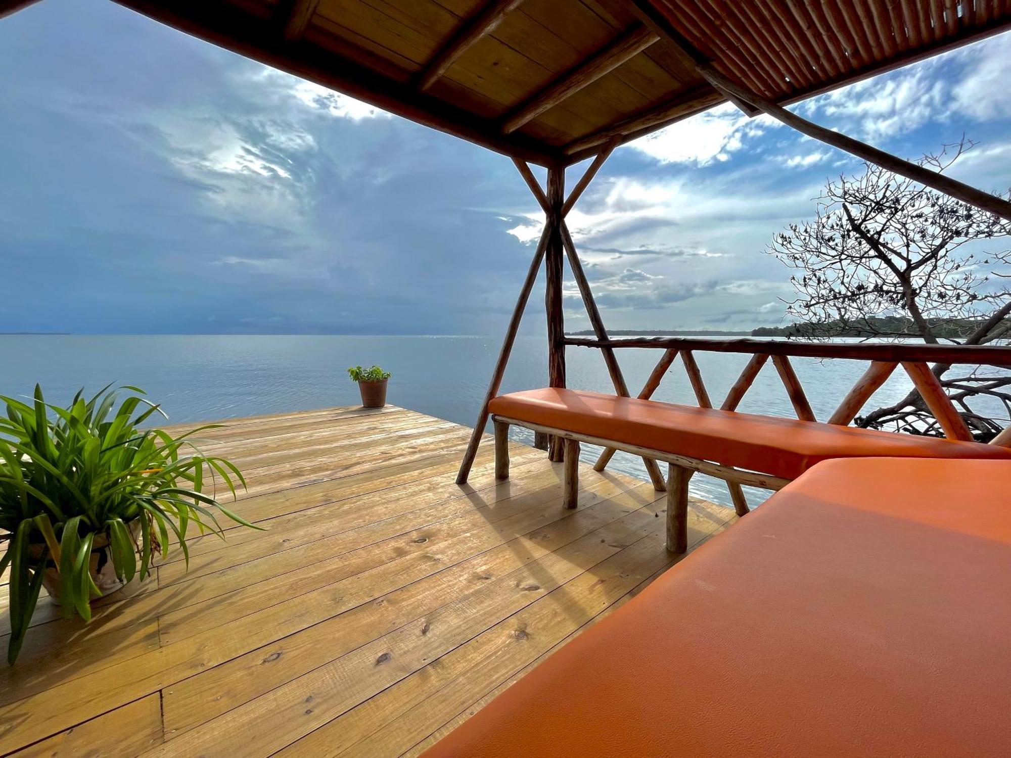 Urraca Monkey Island Eco Resort (Adults Only) Punta Laurel Eksteriør bilde