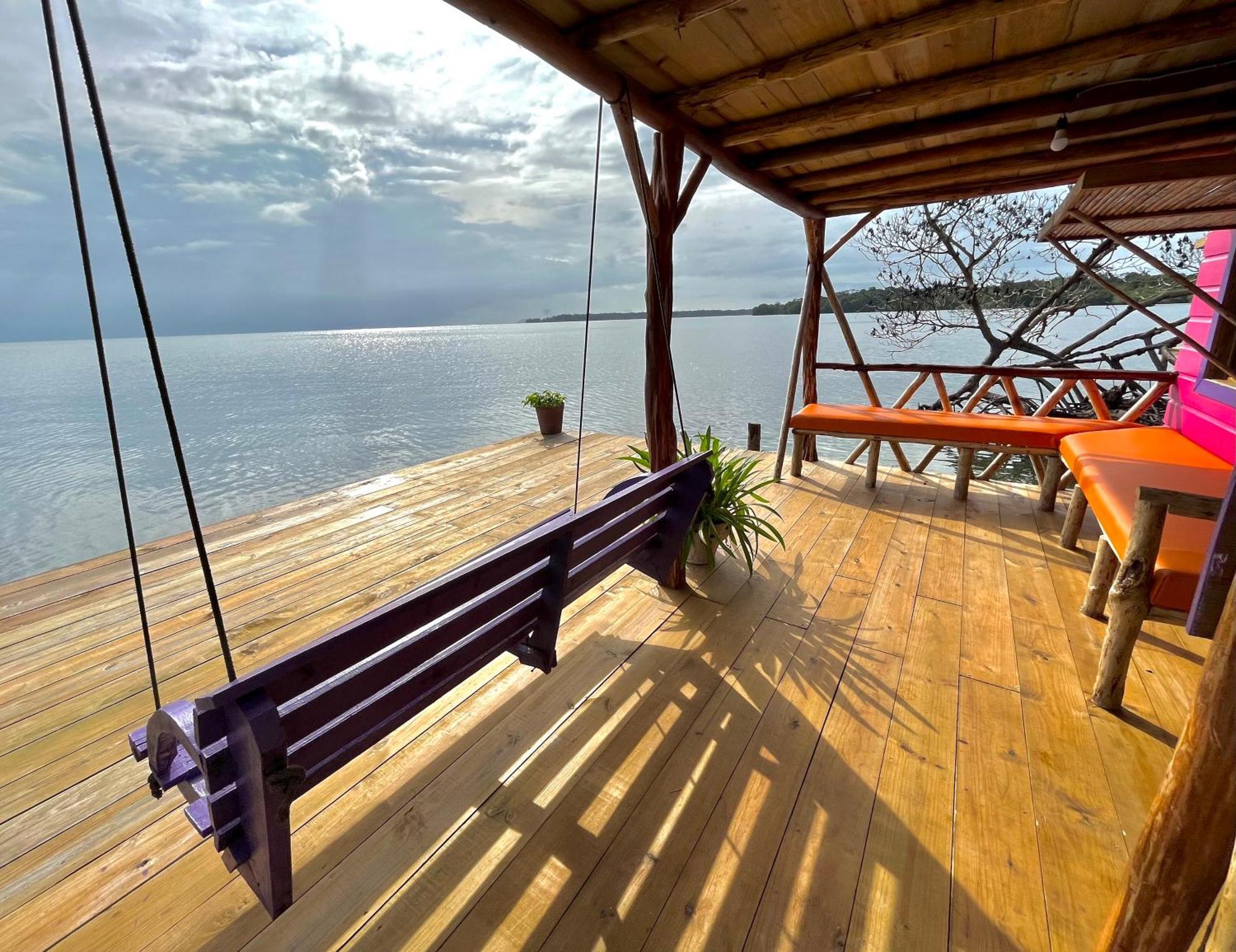 Urraca Monkey Island Eco Resort (Adults Only) Punta Laurel Eksteriør bilde