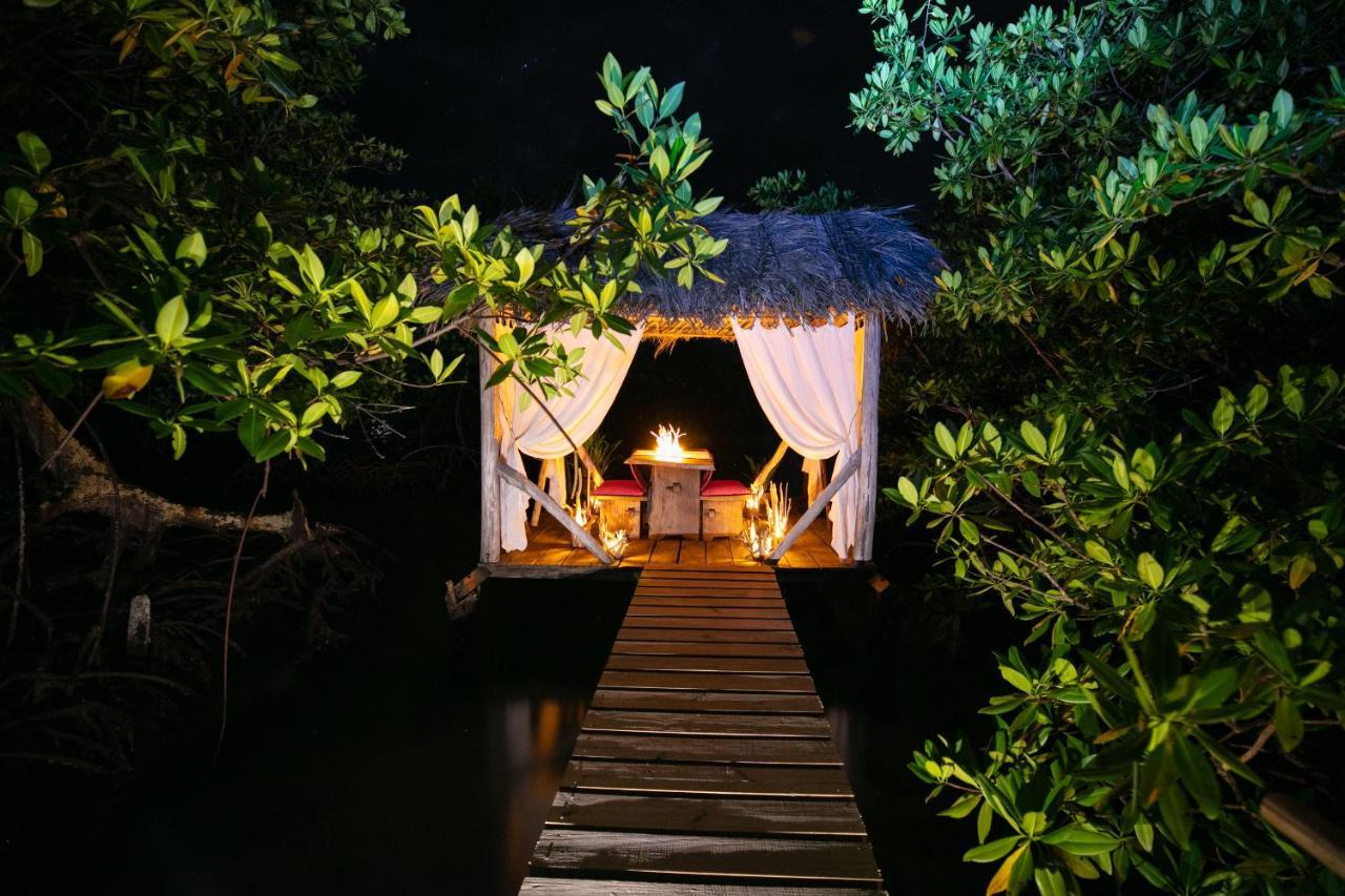 Urraca Monkey Island Eco Resort (Adults Only) Punta Laurel Eksteriør bilde